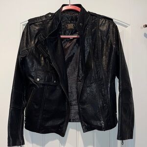 𝅺BLACK faux leather biker moto jacket made in Equador size 38/small